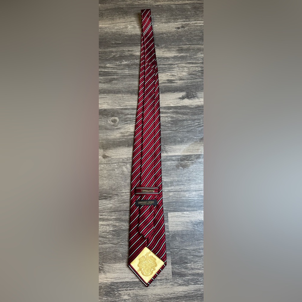 Donald J Trump Signature Collection Red Striped Tie Mens Necktie Classic - Picture 2 of 4